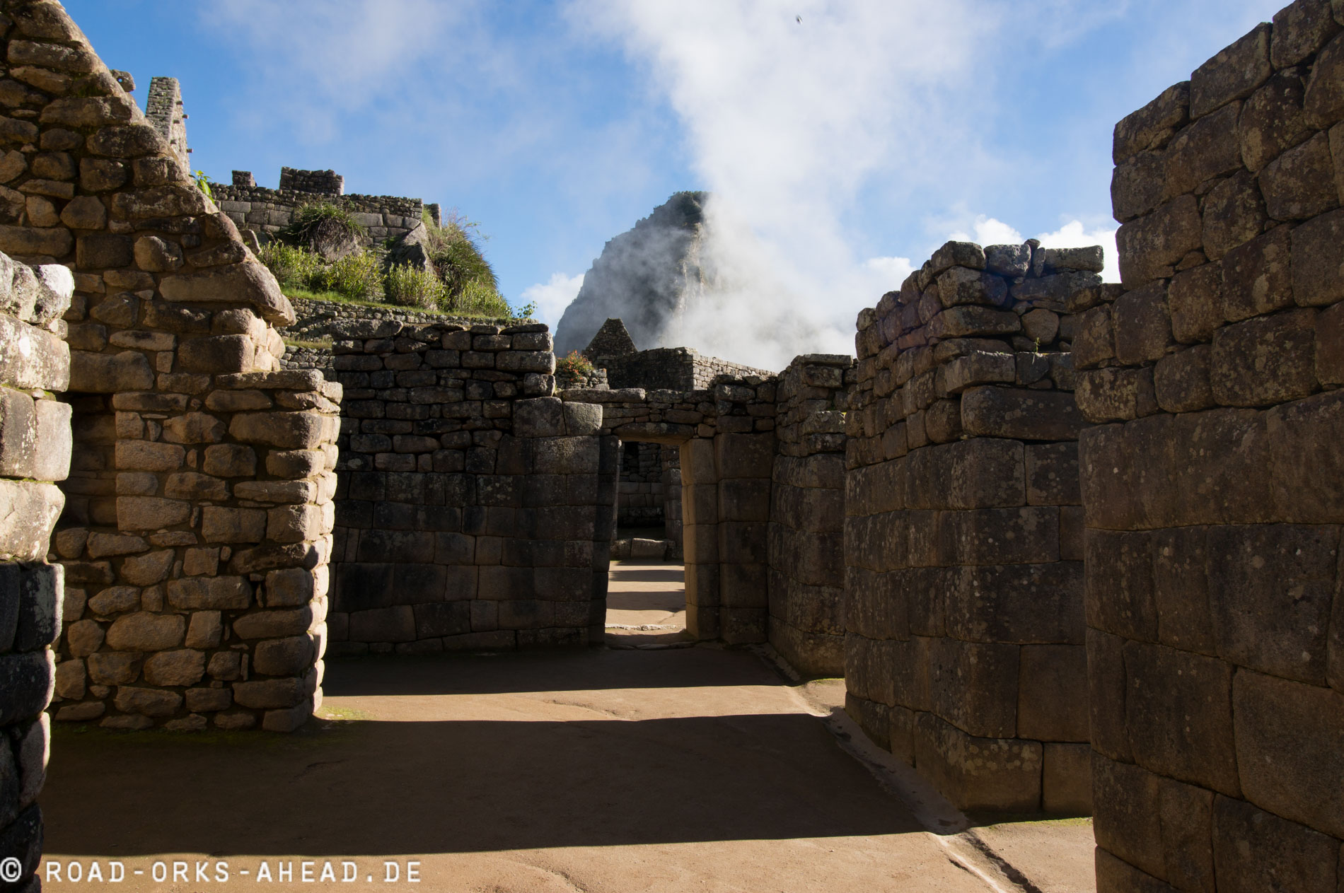 Durch die Ruinen von Machu Picchu