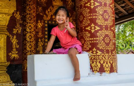 Mädchen im Tempel, Luang Prabang